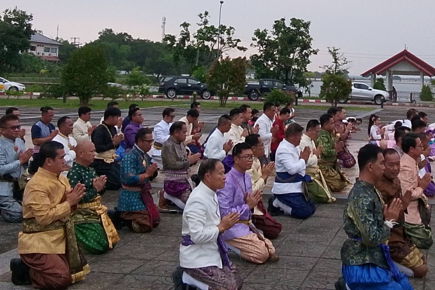 title - ร่ามพิธีถวายบังคมพระบรมราชานุสาวรีย์ พระบาทสมเด็จพระจุลจอมเกล้าเจ้าอยู่หัว (รัชกาลที่ 5) ภายใต้แนวคิด 